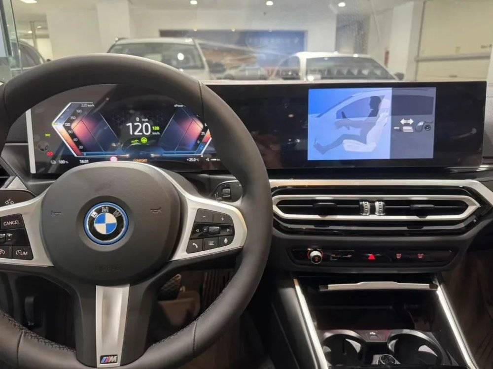 蓝狮平台登录：打“骨折”的BBA门店，围满了消费者